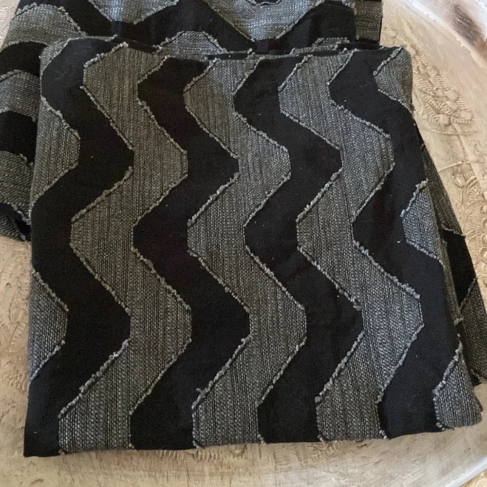 Set of 2 18” cotton linen BLACK & GRAY zig zag pillow shams New embroidered